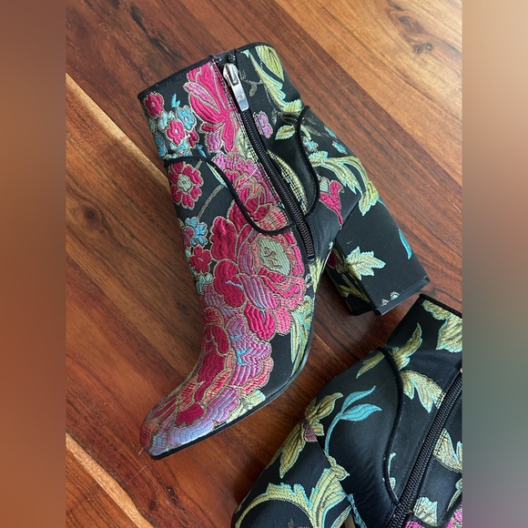 Marc Fisher Jana Women's Multi-Color Floral Embroidered Bootie Ankle Boots - Picture 8 of 13